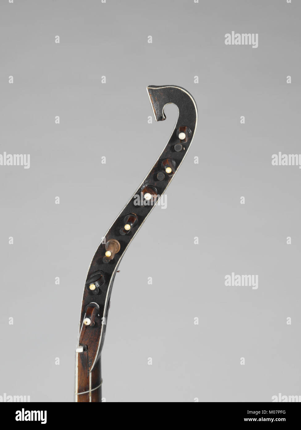 Mando Lo Instrument The mandola, cataloged as MET DP168849, is an ancient stringed ...