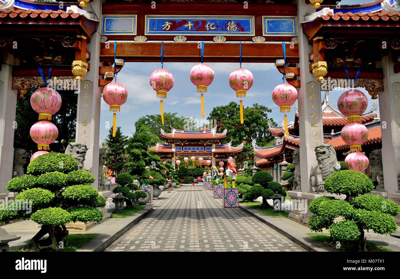 Beautiful pink Chinese lanterns hanging from a classical archway celebrating Chinese Lunar New Year at Siong Lim Buddhist Monastery in Singapore Stock Photo