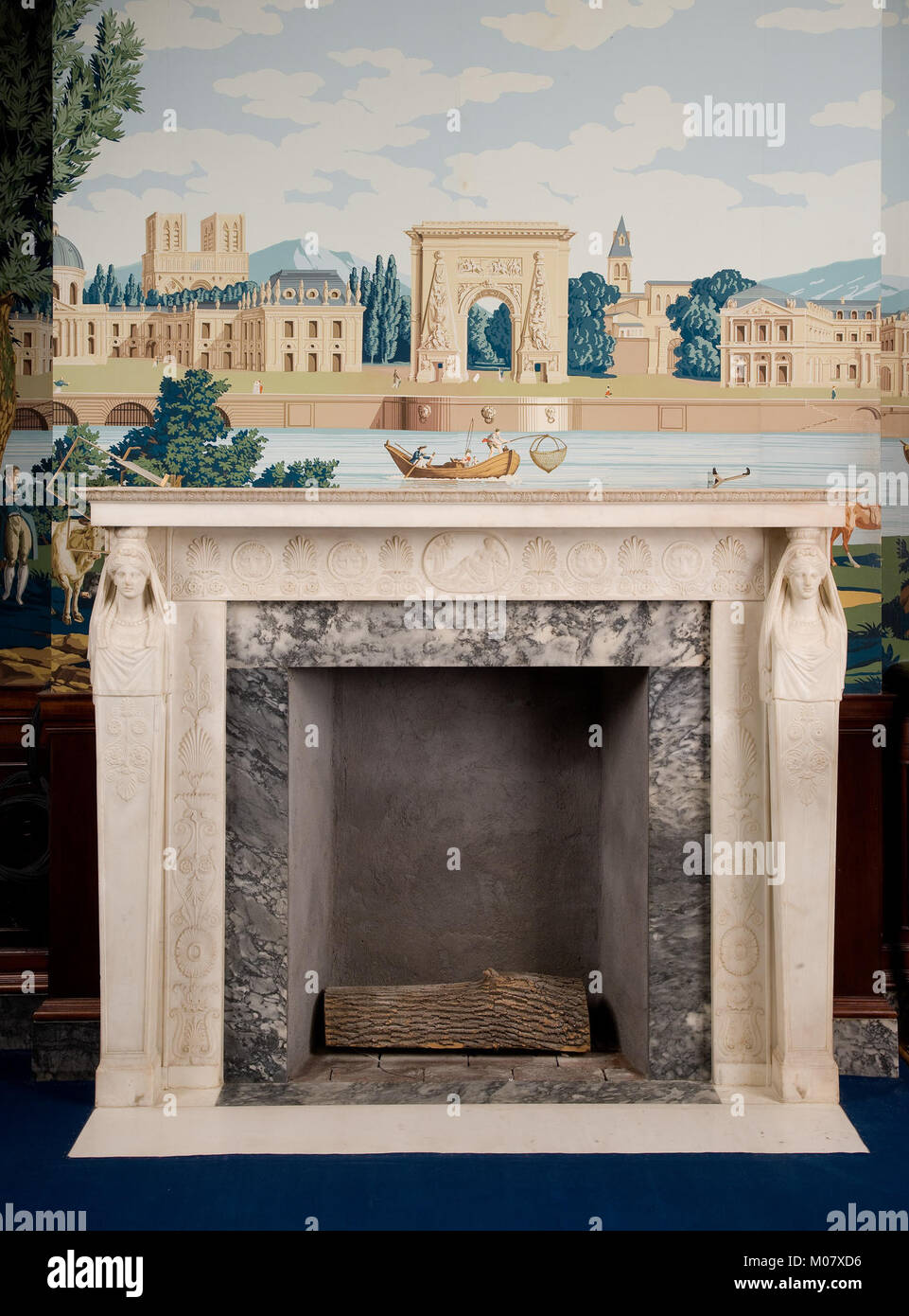 Classic traditional mantelpiece hi-res stock photography and images - Alamy