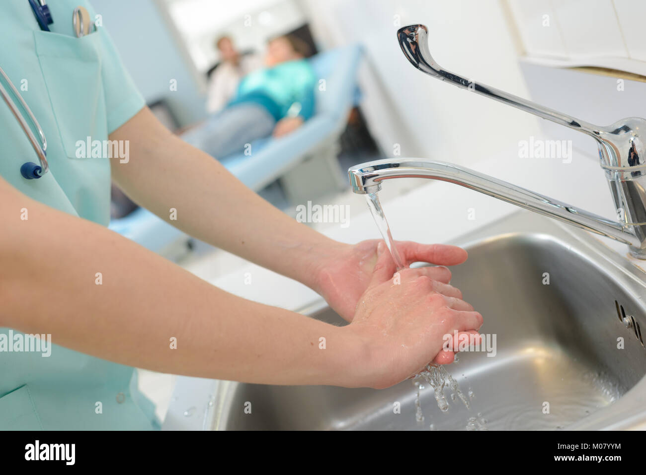 Nurse Washing Hands Sink Stock Photos & Nurse Washing Hands Sink Stock Images Alamy