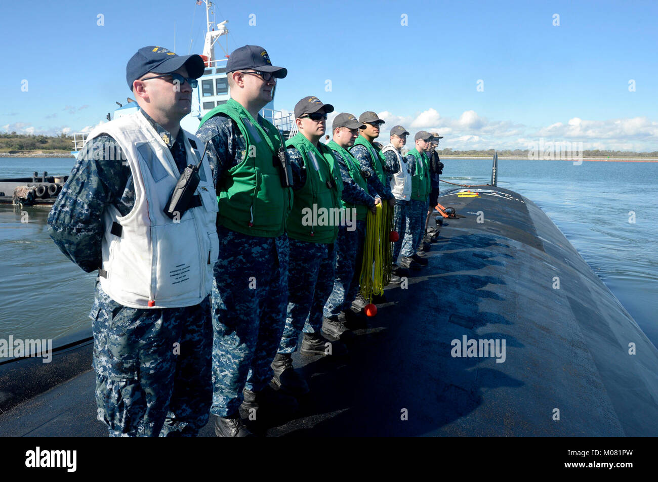 ATLANTIC OCEAN – (Jan. 11, 2018) Line handlers stand in formation ...