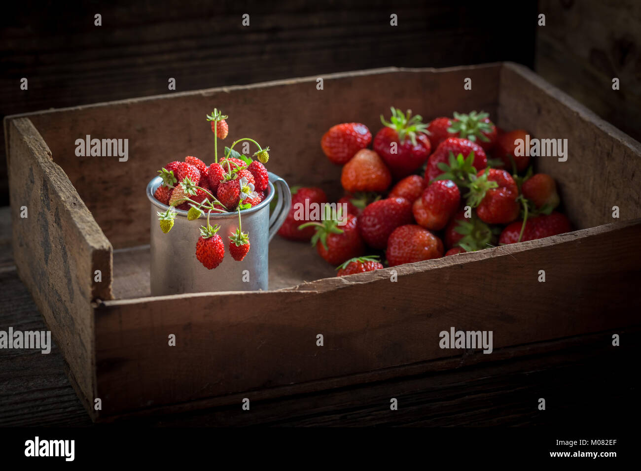 Strawberries in box on green hi-res stock photography and images - Alamy