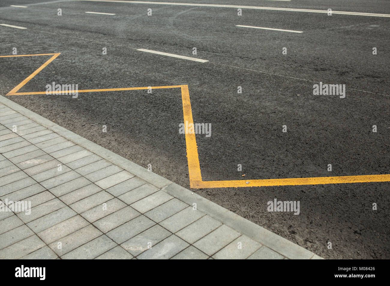 Zig zag road markings hires stock photography and images Alamy