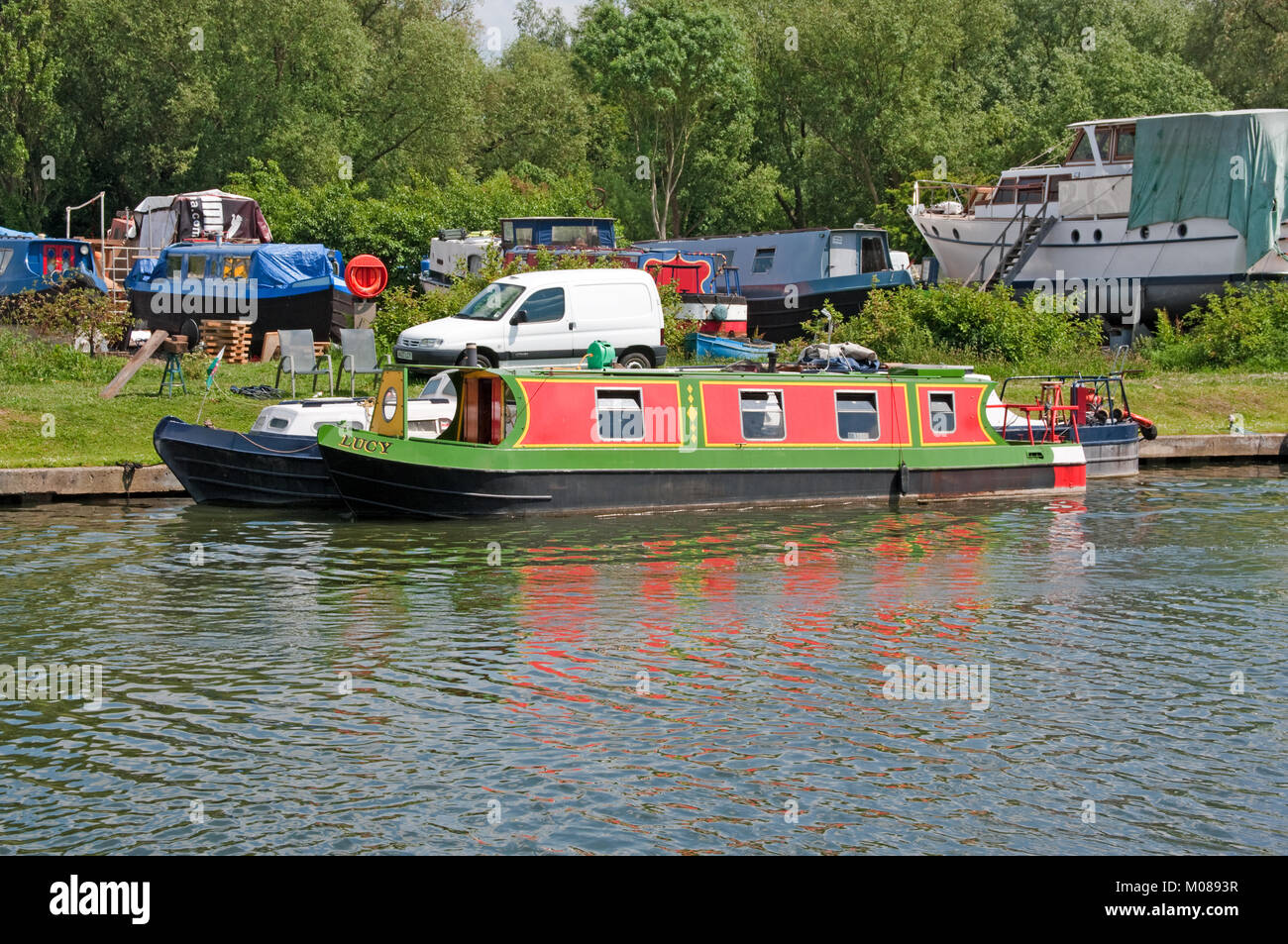 Stanstead Abbotts, Narrow Boats, River Lee, River Lea), Hertfordshire, England Stock Photo Alamy