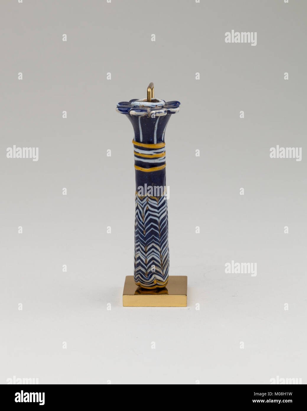 Historical makeup container hi-res stock photography and images - Alamy
