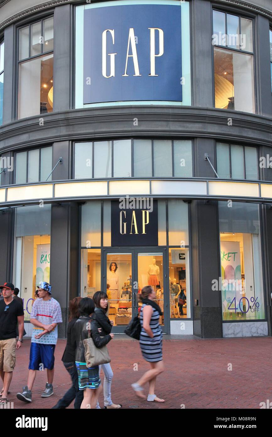 SAN FRANCISCO, USA - APRIL 8, 2014: Shoppers walk by Gap fashion store in  San Francisco, USA. Fashion retailer Gap exists since 1969 and has 3,076  sto Stock Photo - Alamy