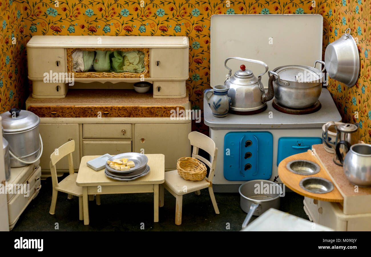Vintage Doll House Kitchen Set/vintage Mini Kitchen Utensils/vintage  Plastic Toy Kitchen/hong Kong Toy Pots Pans/toy Spoons/toy Cooking Set 