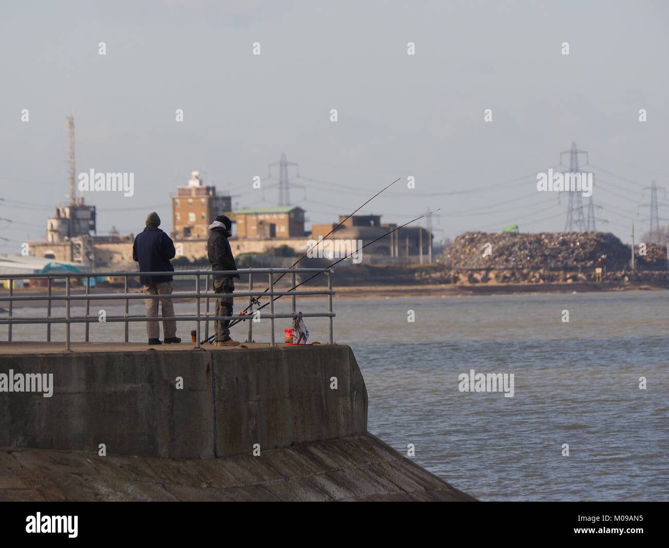 Sheerness, Kent, UK. 19th Jan, 2018. UK Weather: a bright, sunny and cold day in Sheerness. Credit: James Bell/Alamy Live News Stock Photo