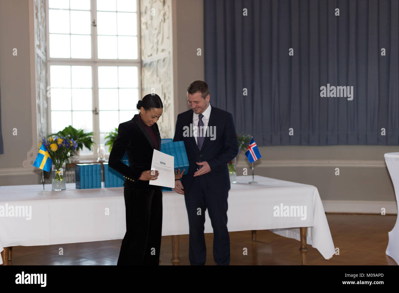 Stockholm, Sweden. 19th Jan, 2018. From 17 to 19 January, Iceland's President Guðni Thorlacius Jóhannesson, visiting Sweden at the invitation of The King. President Jóhannesson visiting Sweden with his wife, Eliza Jean Reid. The royal couple and the presidential couple visiting Uppsala Castle. Icelands Foreign Minister Gudlaugur Thor Thordarson handed over a book donation of the new Swedish translation of the Icelandic sagas to Culture and Democrat Minister Alice Bah Kuhnke. Credit: Barbro Bergfeldt/Alamy Live N Stock Photo