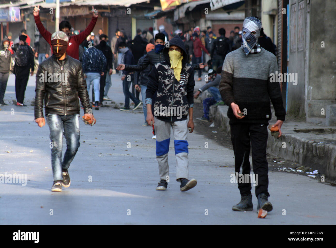Srinagar.KASHMIR19. JANUARY masked Kashmiri protester prepares to throw stones at Indian police during a protest after friday prayers Indian forces used tear gas and pellet guns to disperse hundreds of stone-throwing protesters who were protesting against National Investigation Agency (NIA) chargesheet.Hafiz Lashkar-e-Taiba (LeT) Hizb-ul-Mujahideen, Syed Salahuddin and 10 accused: 7 separatists, 1 businessman, 2 stone pelters . Credit: Sofi Suhail/Alamy Live News Stock Photo