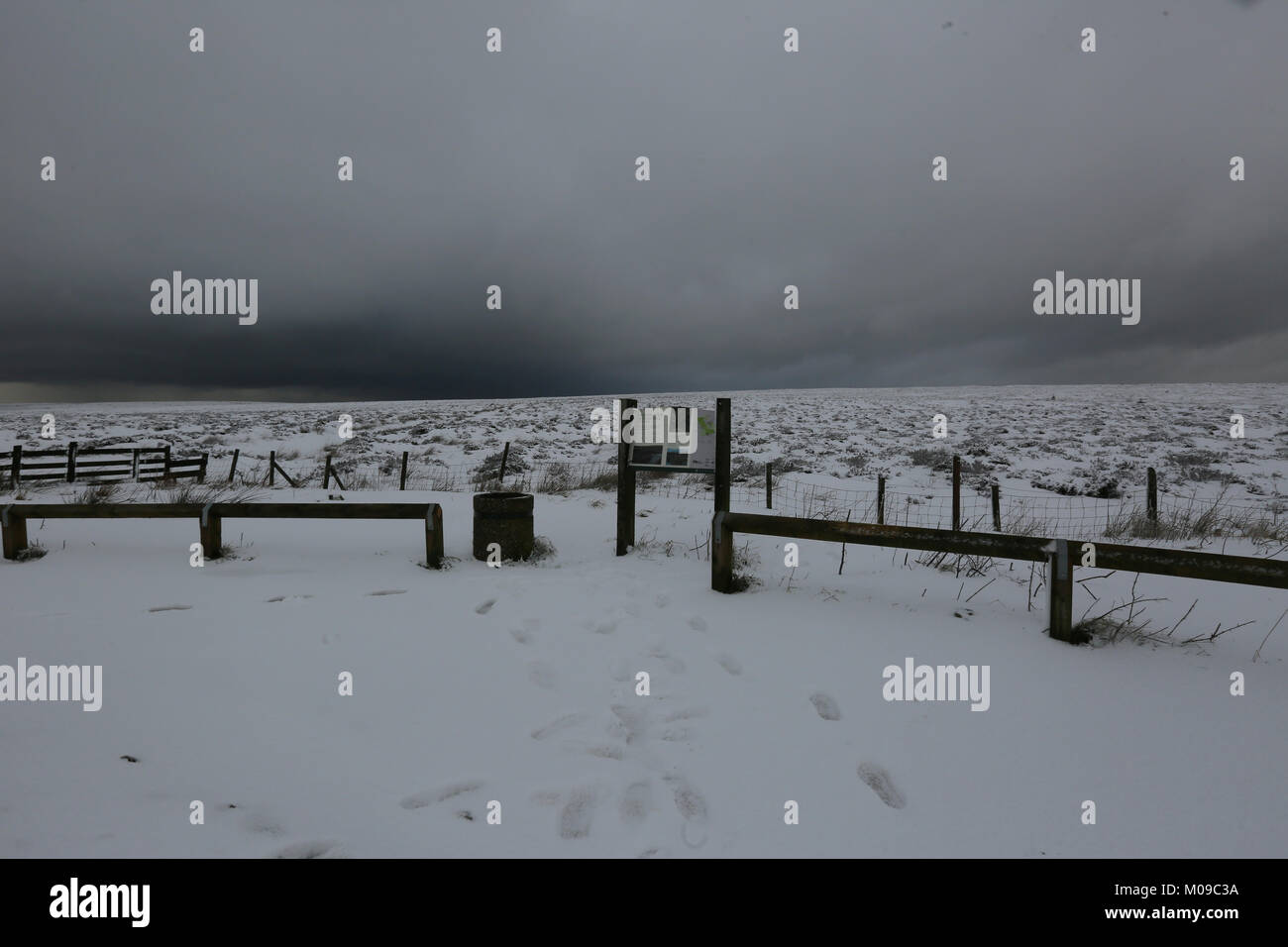 Weather snow saddleworth hires stock photography and images Alamy