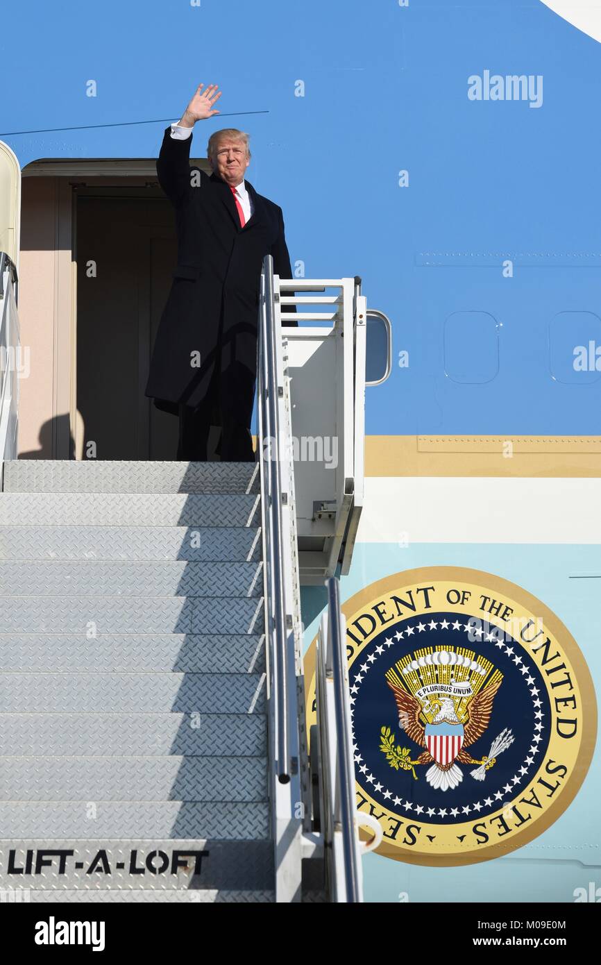 U.S. President Donald Trump waves as he boards Air Force One for departure at the Pennsylvania Air National Guard 171st Air Refueling Wing January 18, 2018 in Coraopolis, Pennsylvania. Trump visited a factory in Pennsylvania and touted his tax cut. Stock Photo