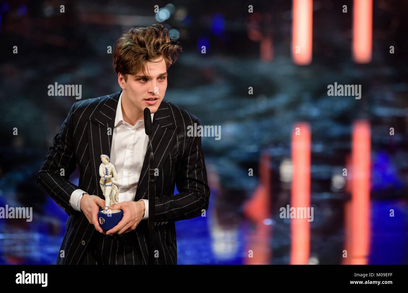Munich, Germany. 19th Jan, 2018. Actor Jonas Dassler gives thanks onstage during the award ceremony of the 39th Bavarian Film Award at the Prince Regent Theatre in Munich, Germany, 19 January 2018. He received the newcomer award for 'Lomo' and 'Das schweigende Klassenzimmer' ('lit. the silent classroom). Credit: Matthias Balk/dpa/Alamy Live News Stock Photo