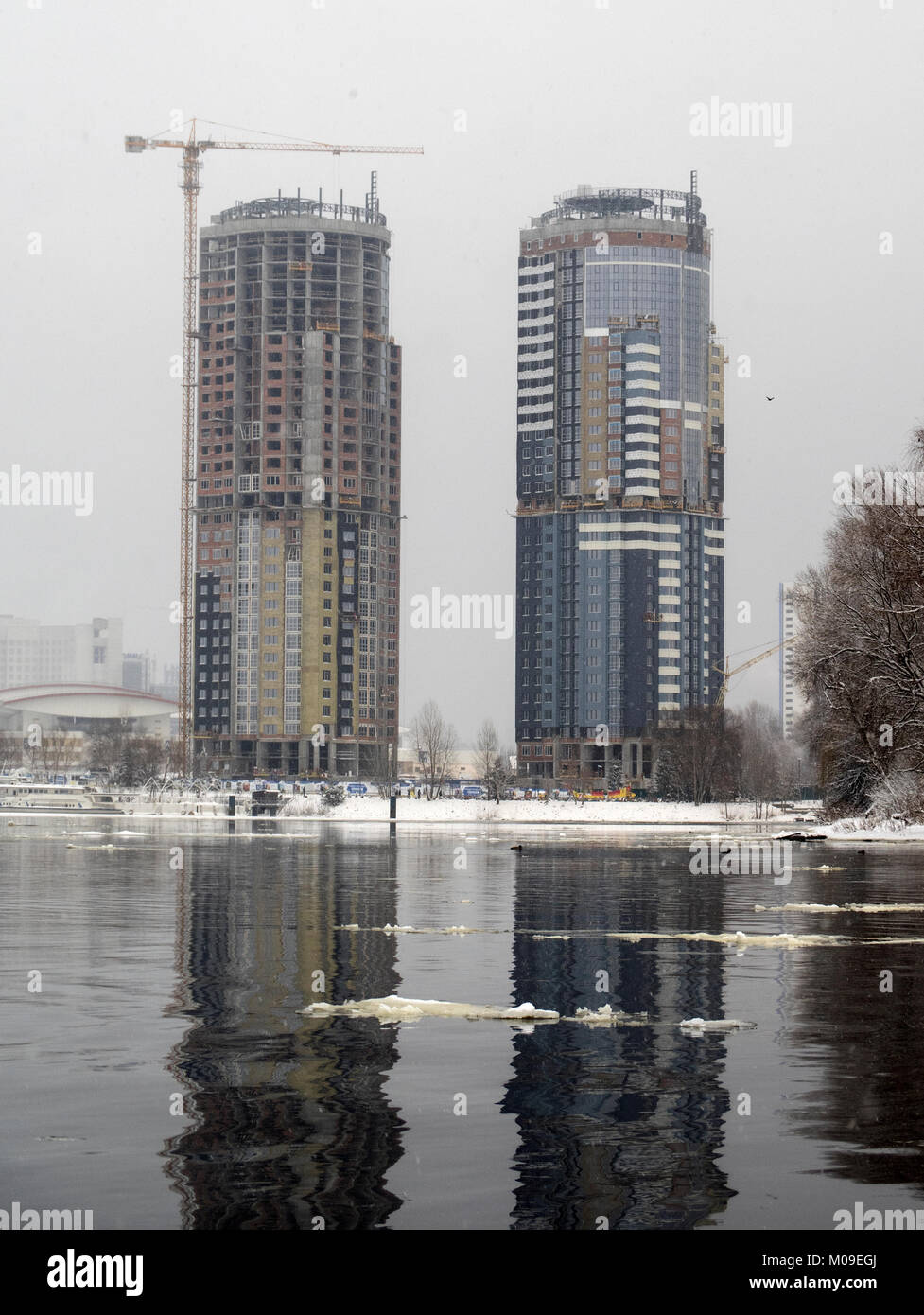 Kiev, Ukraine. 19th January, 2018. There is a construction of new apartment buildings on the banks of the Dnieper.  The Dnieper is not only the main river of Ukraine. It is the beloved river of the Ukrainians. The history of the country is connected with it. On the Dnieper went to conquer Constantinople squads of Kiev princes. On this river the trade route 'From the Varangians to the Greeks' was held. In this river there was a baptism of Kievan Rus’. Credit: Igor Golovnov/Alamy Live News Stock Photo