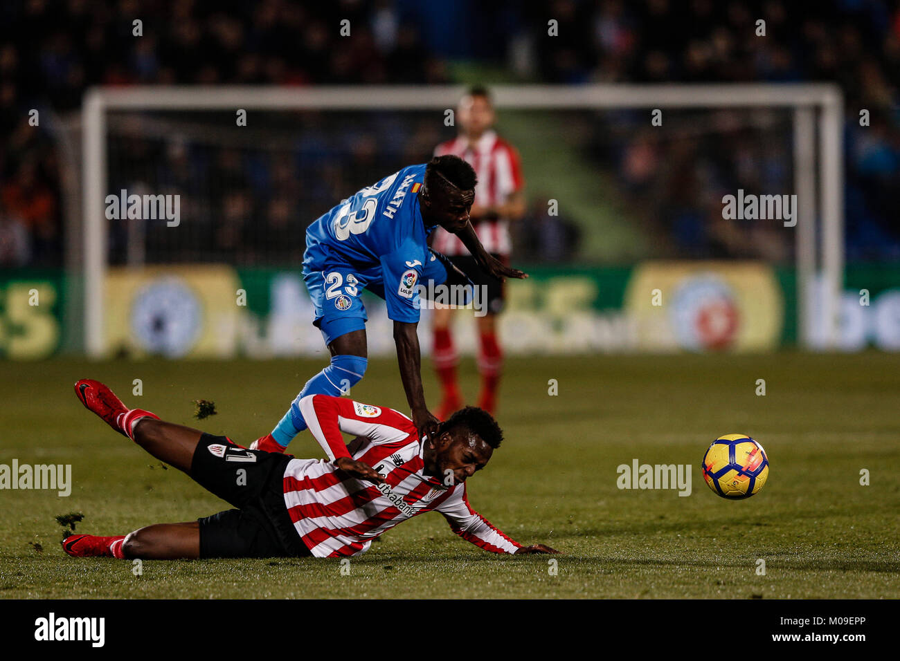 Inaki Williams (Athletic Club Bilbao) fights for control of the ball with Amath Ndiaye (Getafe CF), La Liga match between Getafe CF vs Athletic Club Bilbao at the Coliseum Alfonso Perez stadium in Madrid, Spain, January 19, 2018. Credit: Gtres Información más Comuniación on line, S.L./Alamy Live News Stock Photo
