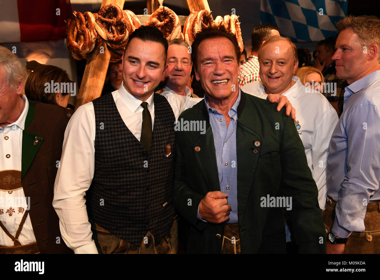 Going, Germany. 19th Jan, 2018. Singer Andreas Gabalier (L) and actor Arnold Schwarzenegger attend the 27th traditional 'Weißwurst party' (lit. Bavarian white sausage party) at the Stanglwirt Inn in Going, Germany, 19 January 2018. The 'Weißwurst party' is an event where stars and celebrities meet a day before the legendary Hahnenkamm downhill race. Credit: Felix Hörhager/dpa/Alamy Live News Stock Photo