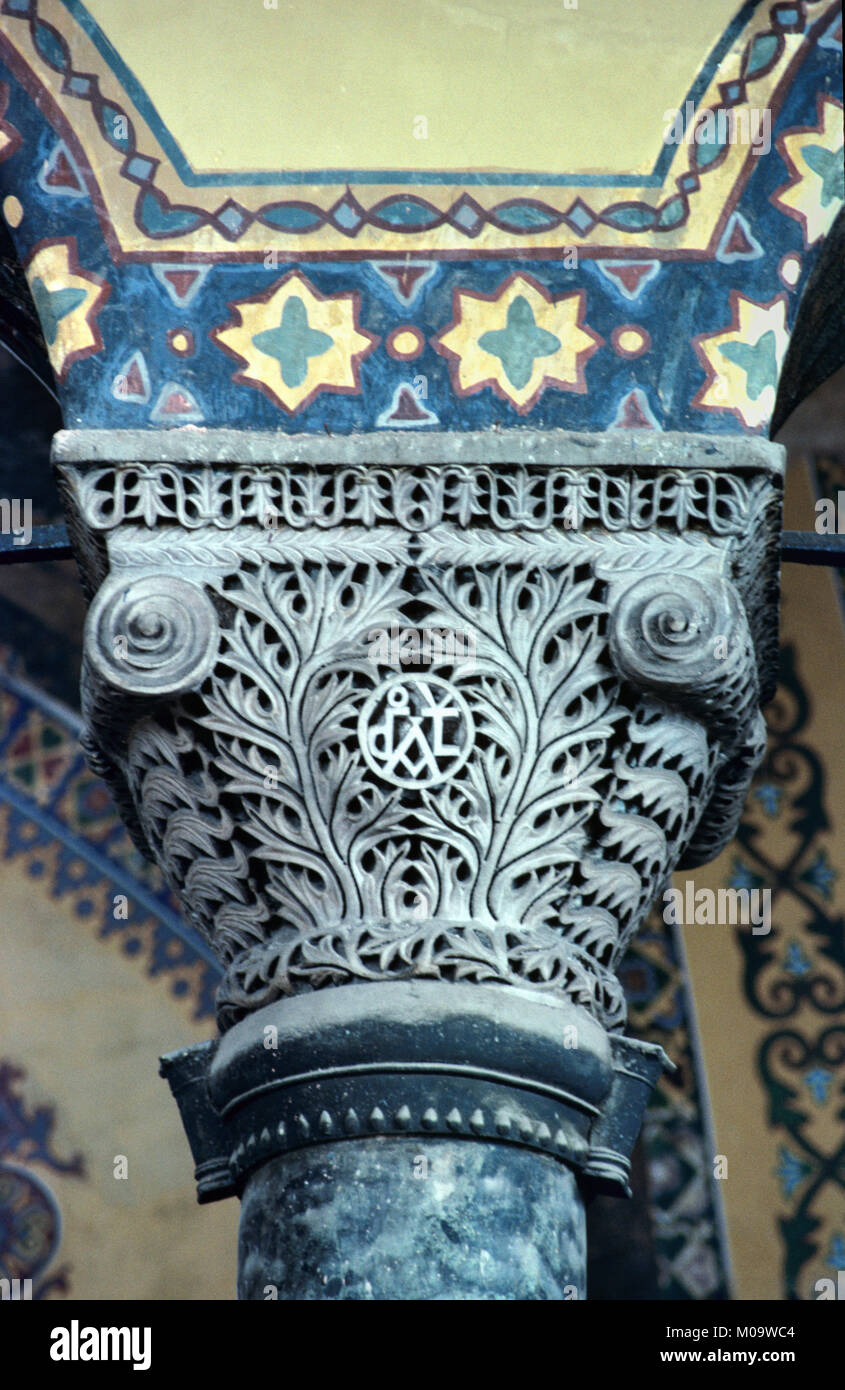 byzantine-capital-detail-in-the-south-east-gallery-of-the-c5th-byzantine-M09WC4.jpg
