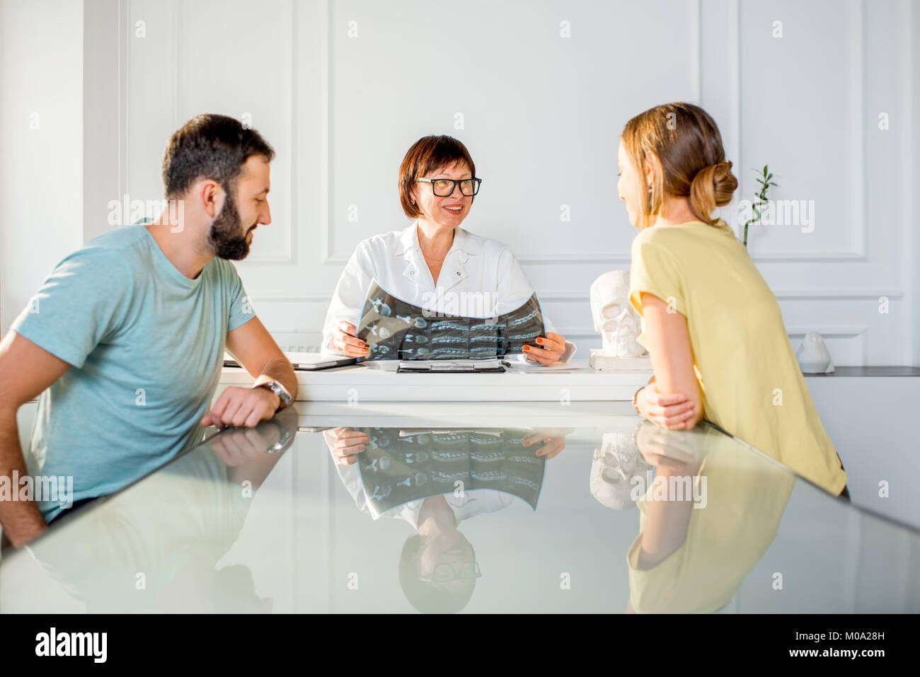 Mature couple doctor cabinet hi-res stock photography and images - Alamy