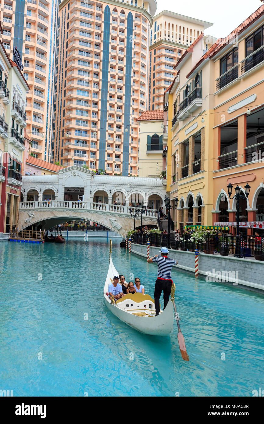 Manila, Philippines. 17th January 2018. Venice Piazza Grand Canal Mall, Bonifacio Global City