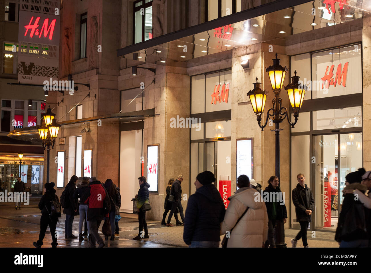 Budapest, HUNGARY - Jan 19 2018: H&M shop front in Budapest. Hennes and  Mauritz is a swedish fast fashion company Stock Photo - Alamy