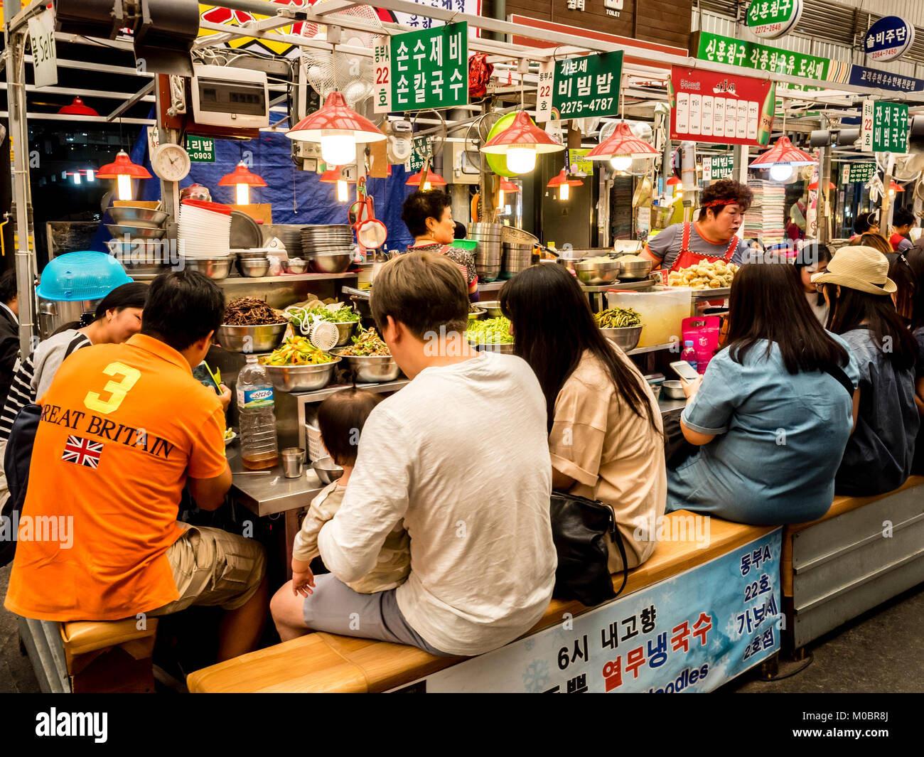 Eating drink seoul korea hi-res stock photography and images - Alamy