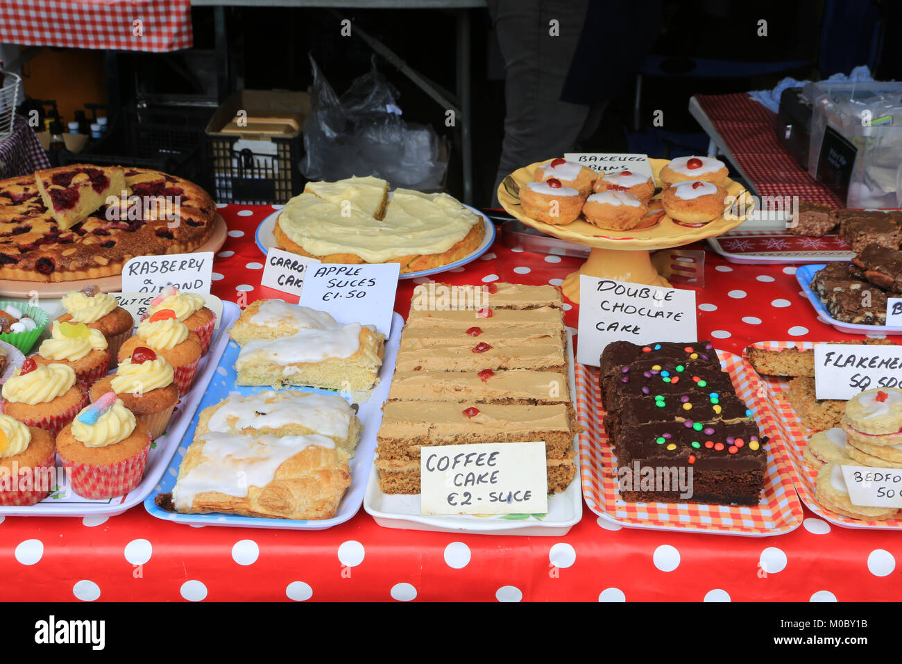 Cake cakes display hires stock photography and images Alamy