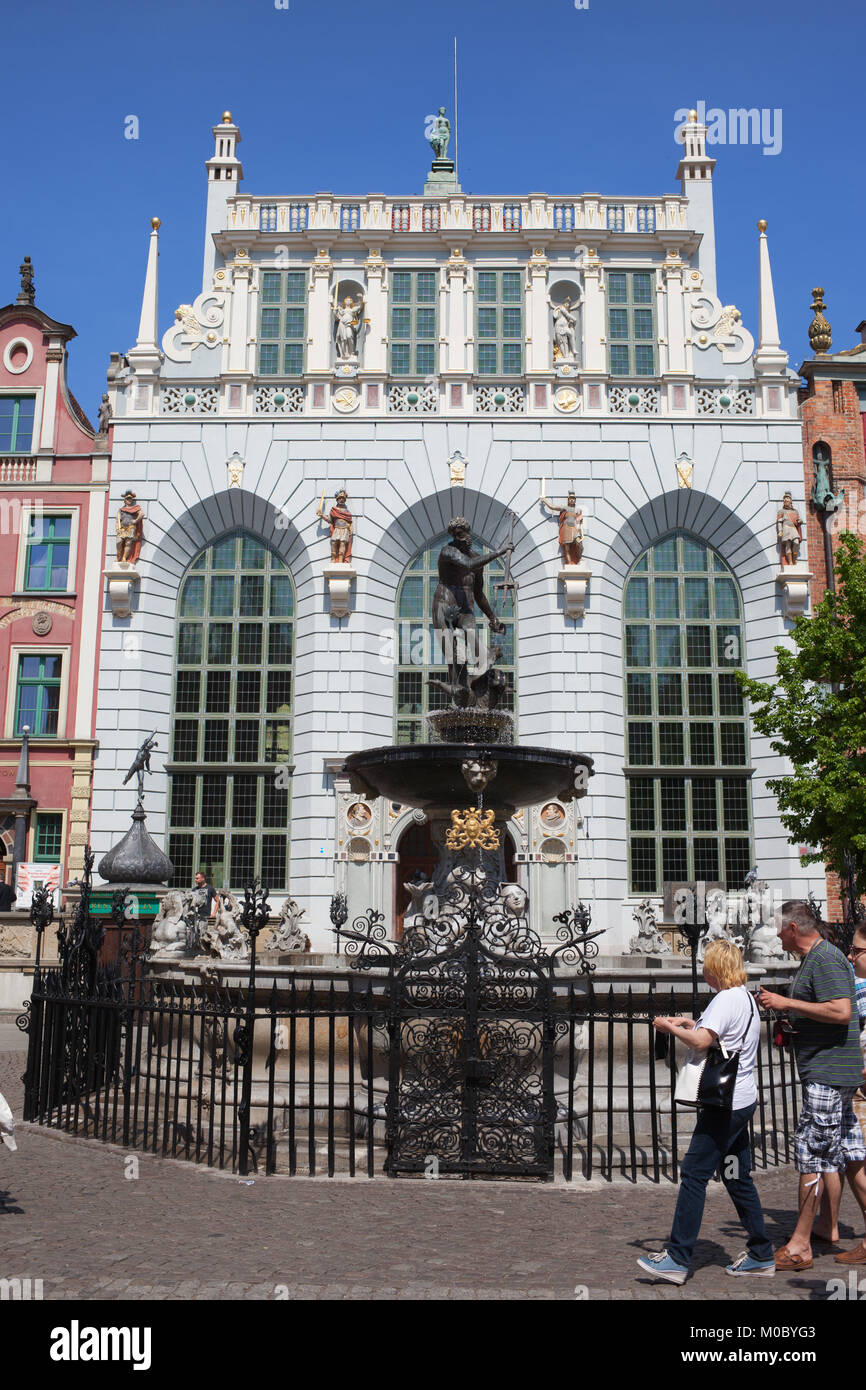 The Artus Court (Dwór Artusa) and Neptune Fountain in city of Gdansk,  Poland, Europe Stock Photo - Alamy