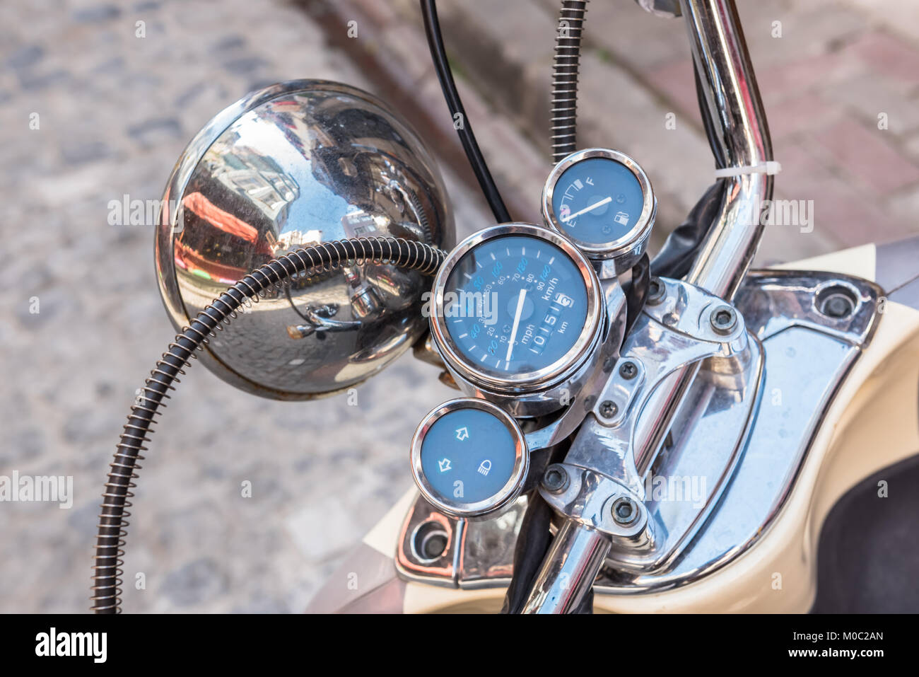 Close up of classic motorcycle shinny handlebar and chrome motorcycle ...