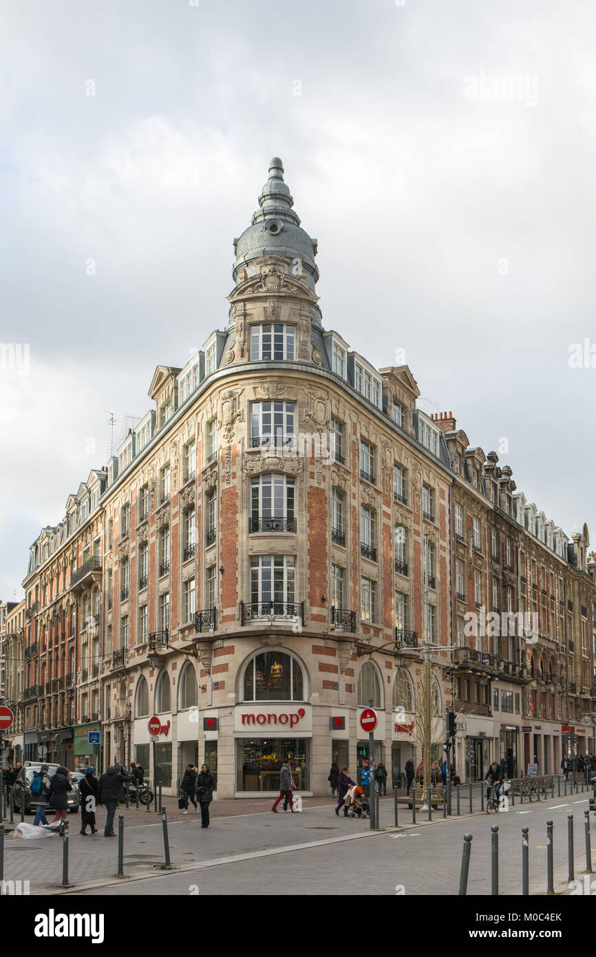 Beautiful old building on the corner of Rue Faidherbe and Rue des Ponts de Comines in Lille, Flandres, France Stock Photo