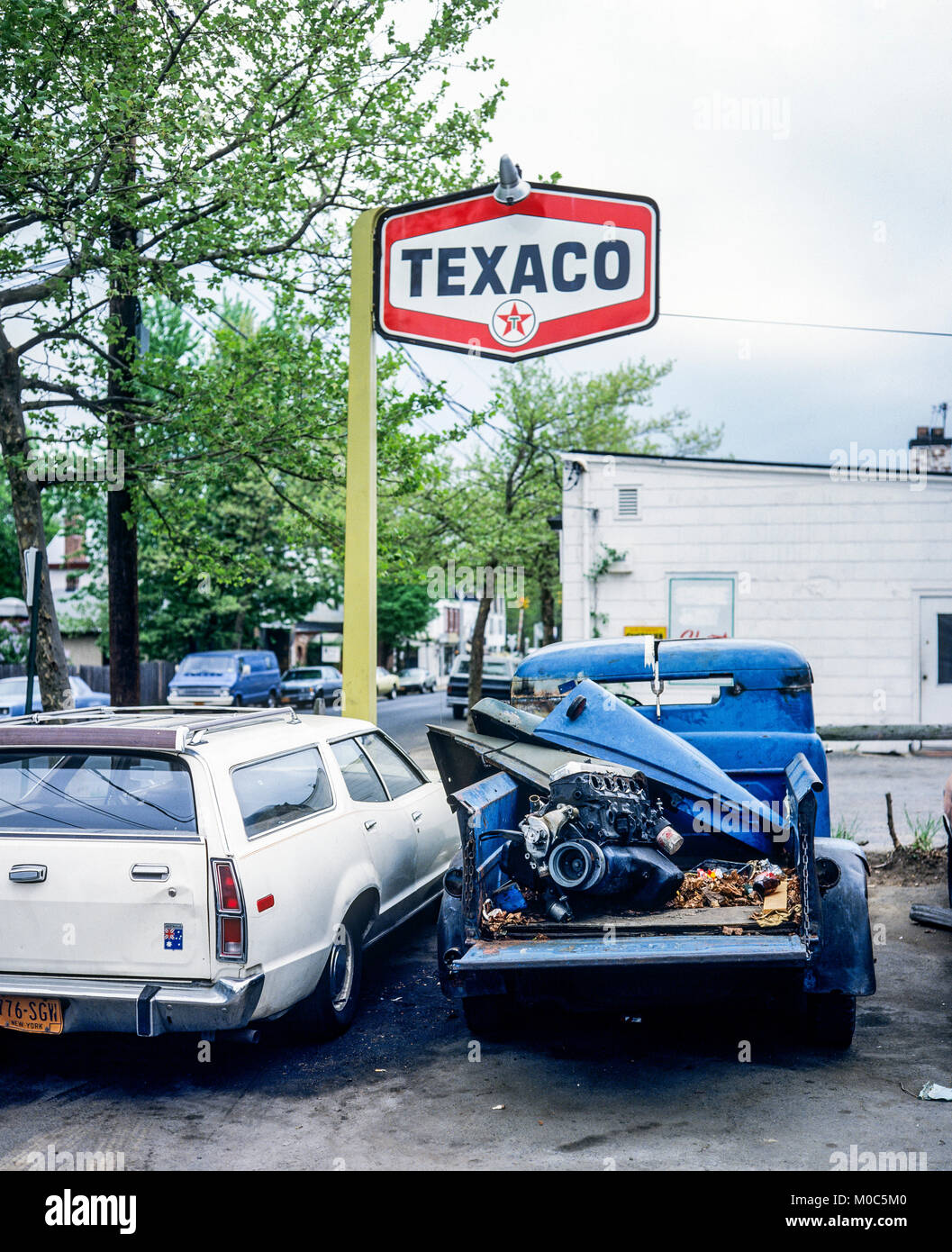 May 1982, parked cars, car engine and parts in trunk, pick-up truck, Texaco petrol station, Long Island, New york, NY, USA, Stock Photo