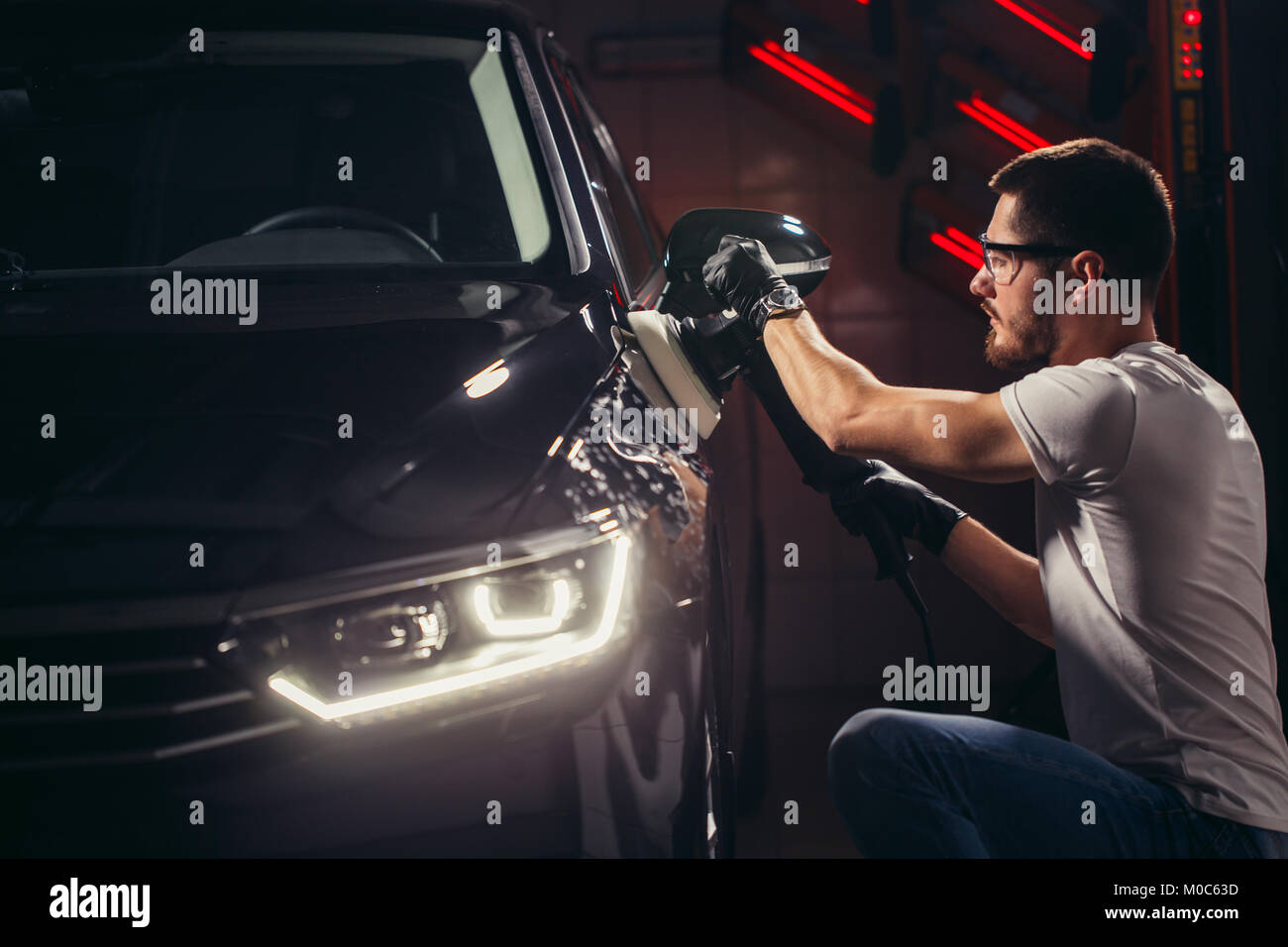 Car polish wax. worker hands holding a polisher Stock Photo Alamy