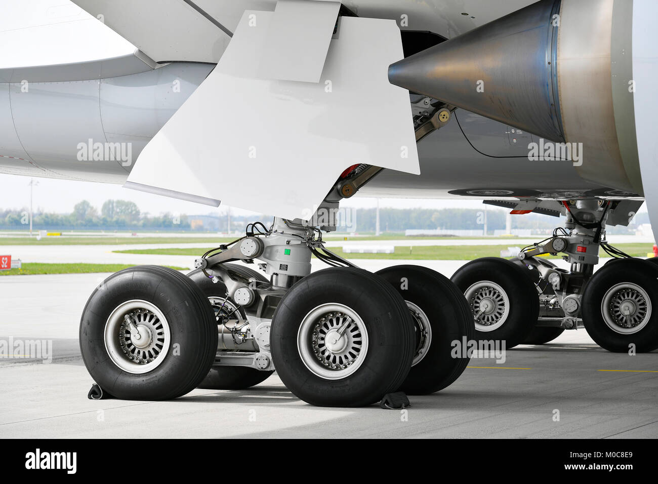 Lufthansa, Airbus , A350900, A350, Suspension, main landing gear
