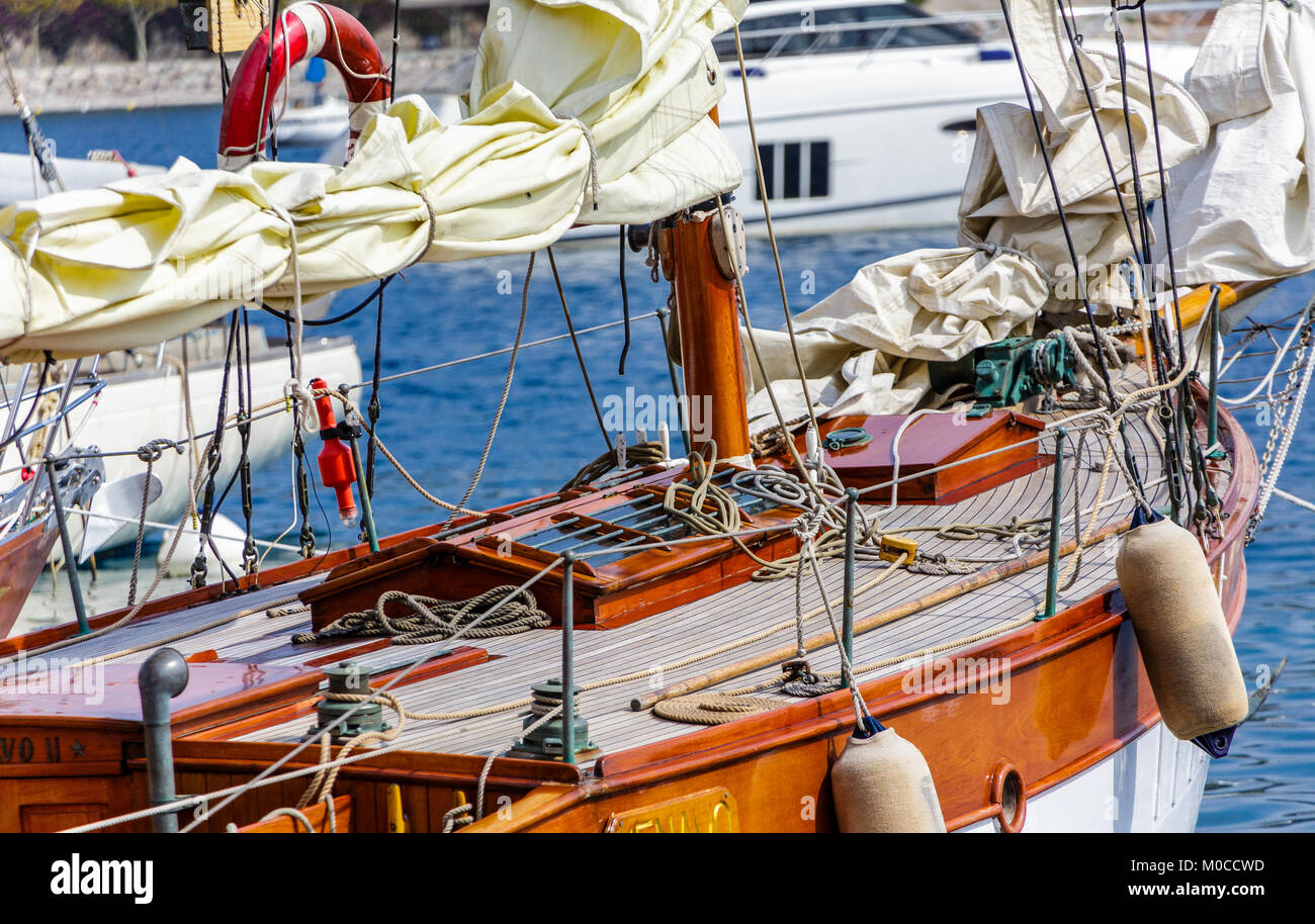 Teak deck hires stock photography and images Alamy