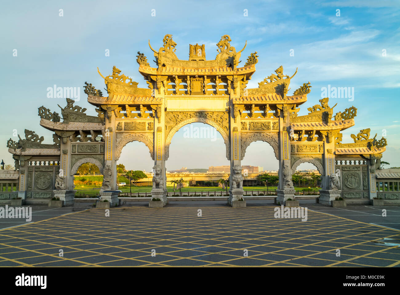 Dragon column chinese temple hi-res stock photography and images - Alamy