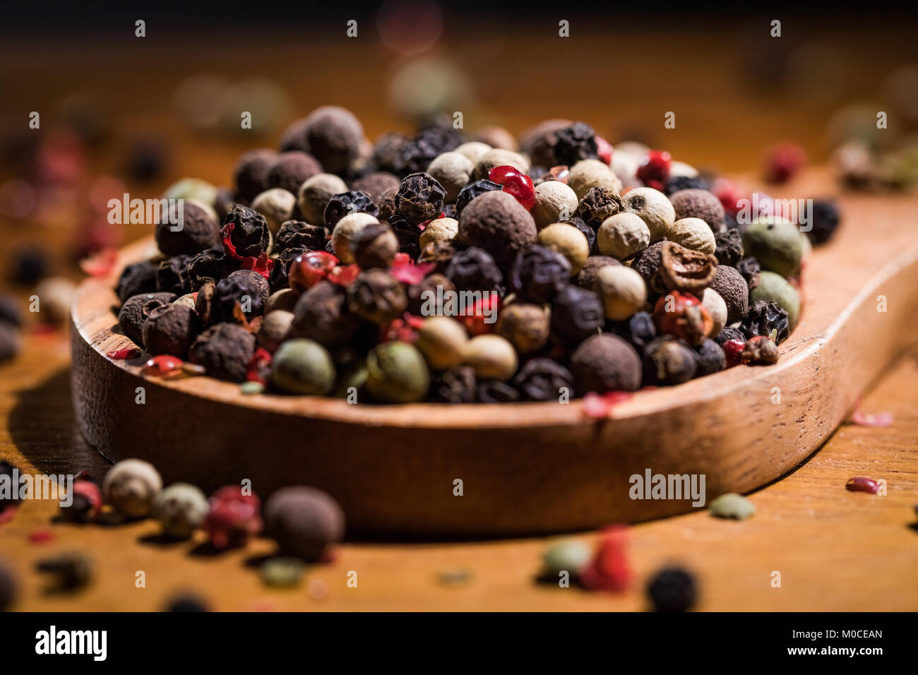 Mixed peppercorns. Dry mix peppercorns close up Stock Photo Alamy
