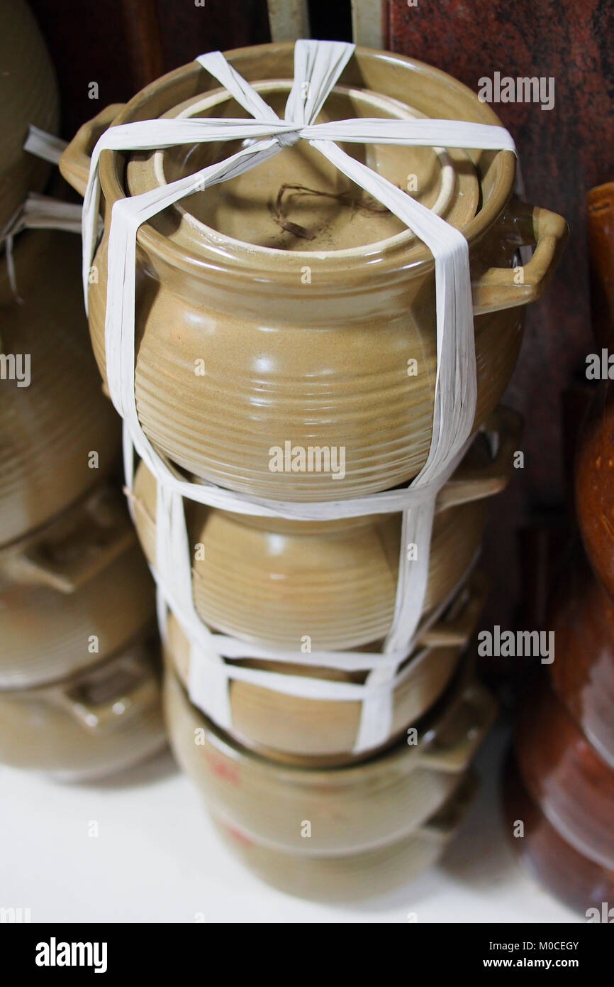 Clay cooking pots hires stock photography and images Alamy
