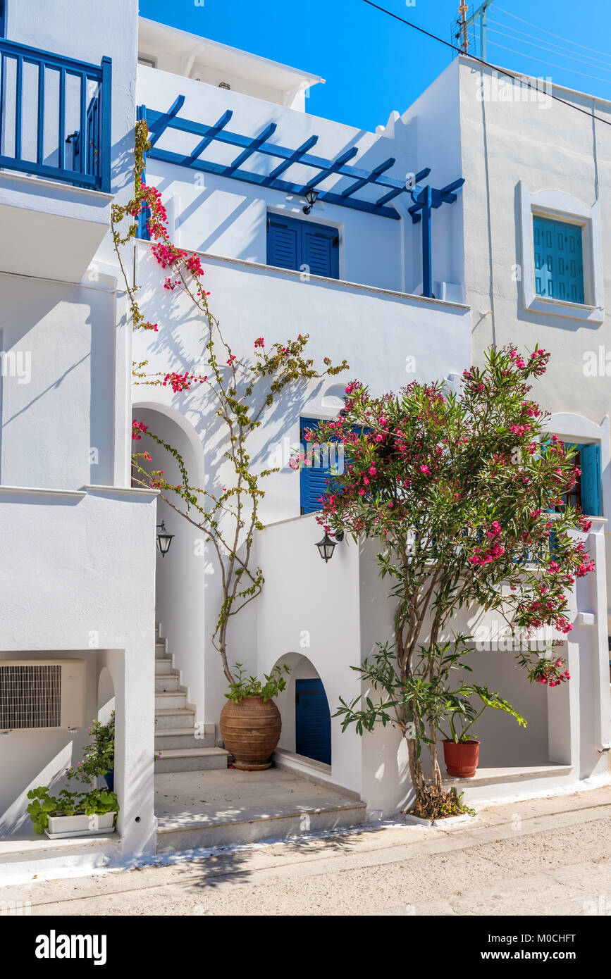 Traditional Greek style architecture in Naxos (Chora) town on Naxos ...
