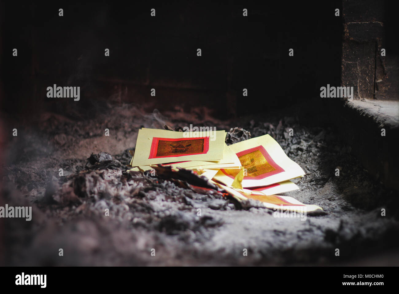 Chinese joss gold papers hi-res stock photography and images - Alamy