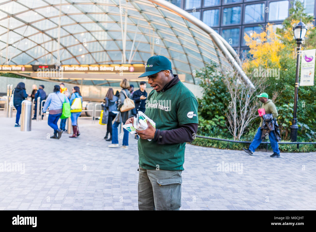 new york city usa october 27 2017 man handing out fresh co can i stand at the side of the street and hand out flyers nyc