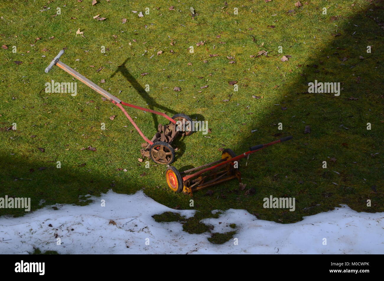 Push mowers hi-res stock photography and images - Alamy