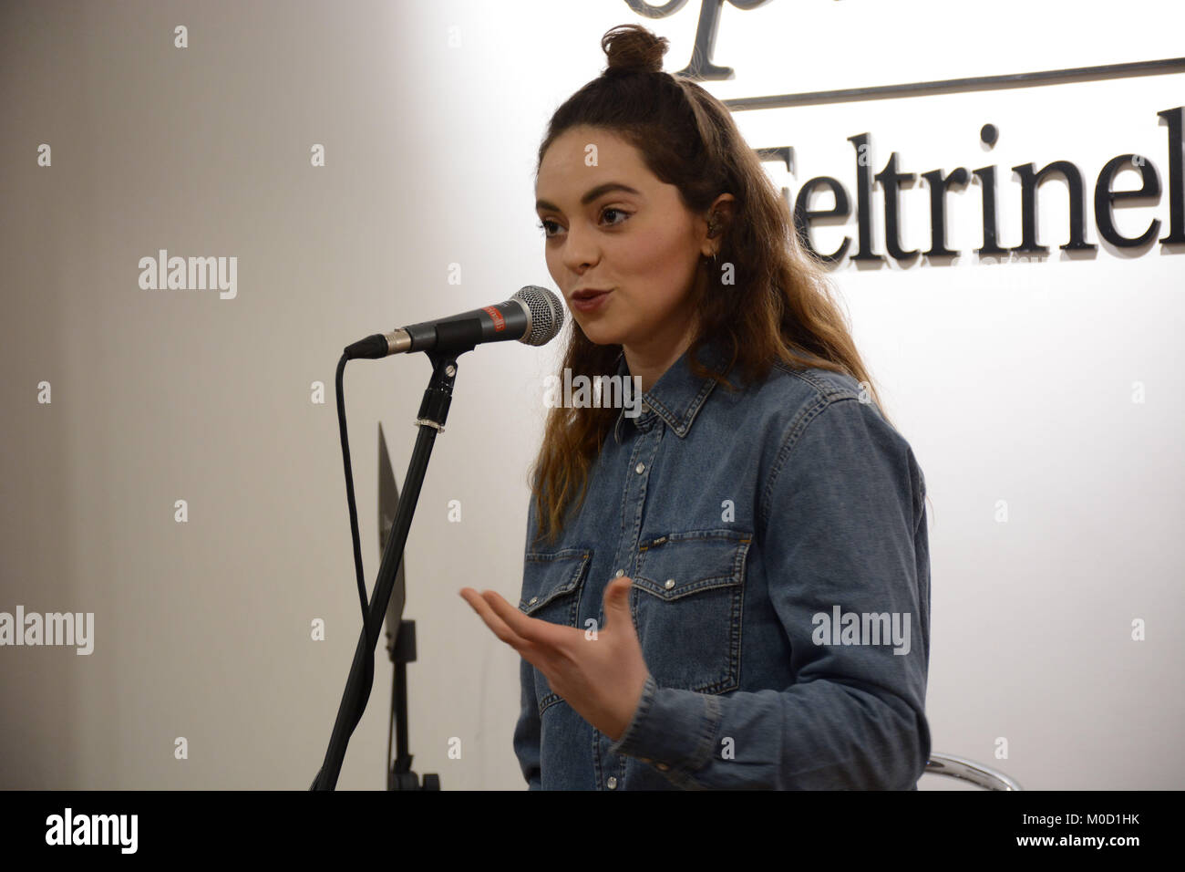 Naples, Italy. 20th Jan, 2018. Italian singer Francesca Michielin performed at Feltrinelli Library in a mini live and then signed autographs of her's new album '2640'. Credit: Mariano Montella/Alamy Live News Stock Photo