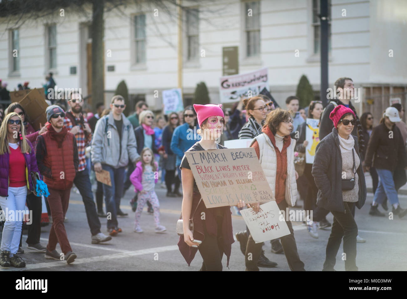 WASHINGTON, DC, USA. 20th January, 2018. Nearly a year after the historic Women's March on Washington, activists gather in the US capital once again to make their voices heard. Protesters marched from the Lincoln Memorial to the White House. Credit: Nicole Glass / Alamy Live News. Stock Photo