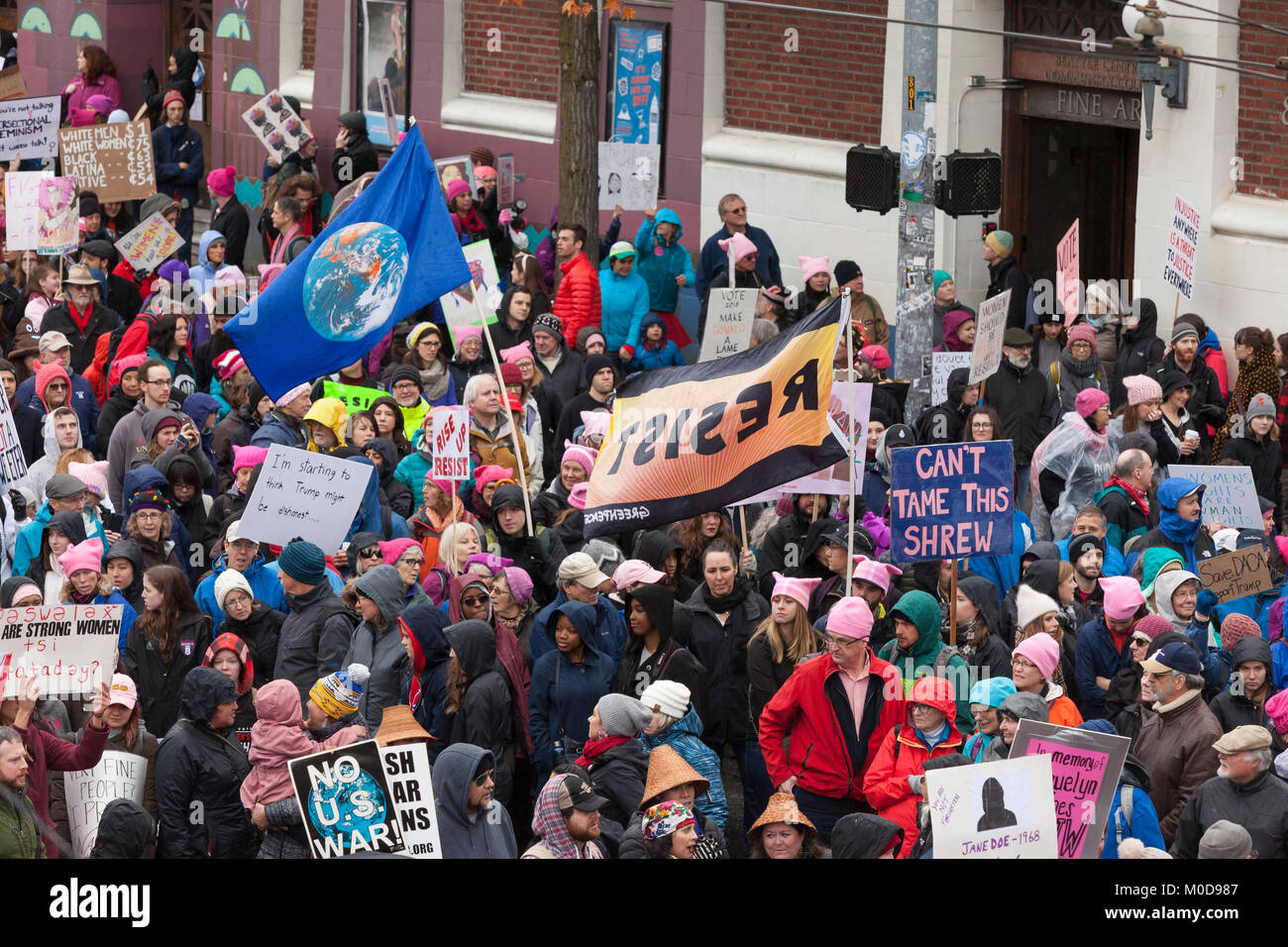 Seattle, Washington: Demonstrators crowd Pine Street at the Seattle Women's March 2.0. Credit: Paul Christian Gordon/Alamy Live News Stock Photo