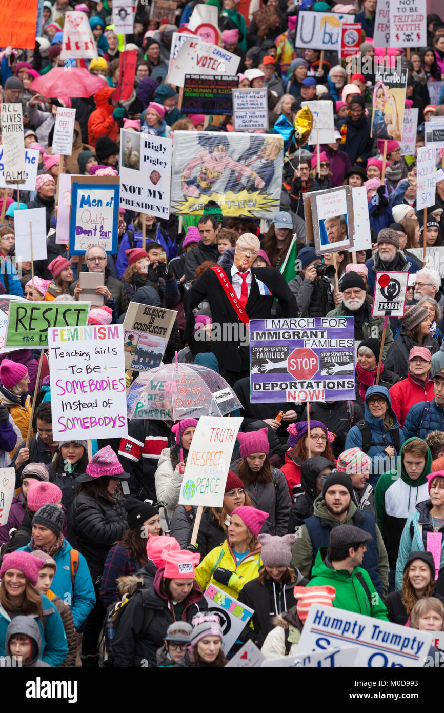 Seattle, Washington: Demonstrators crowd Pine Street at the Seattle Women's March 2.0. Credit: Paul Christian Gordon/Alamy Live News Stock Photo