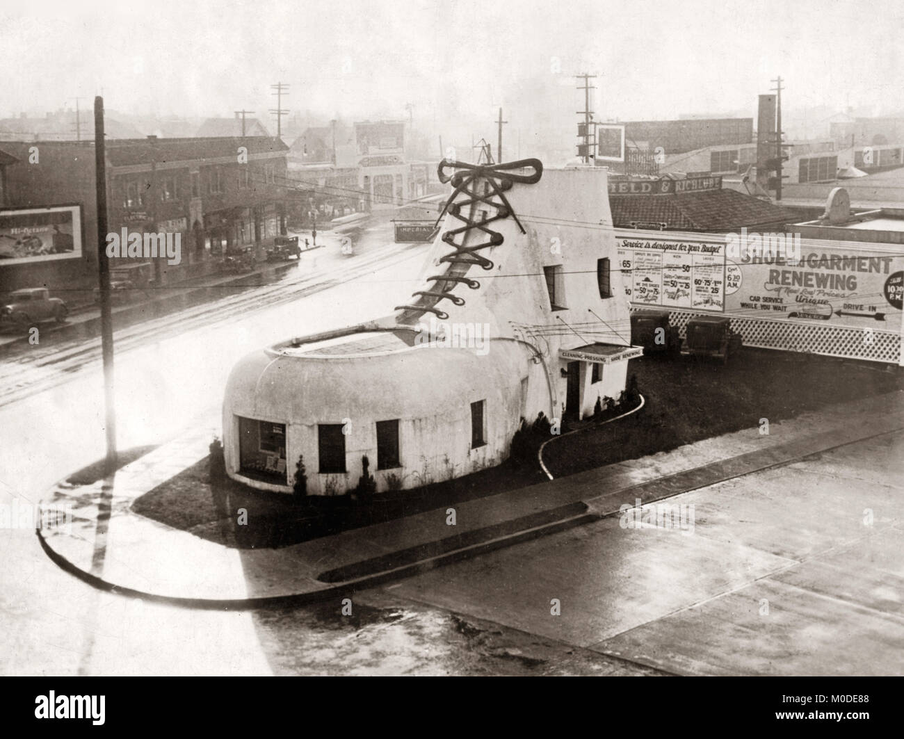 the world's largest shoe a repair business in Portland Oregon, 1930's