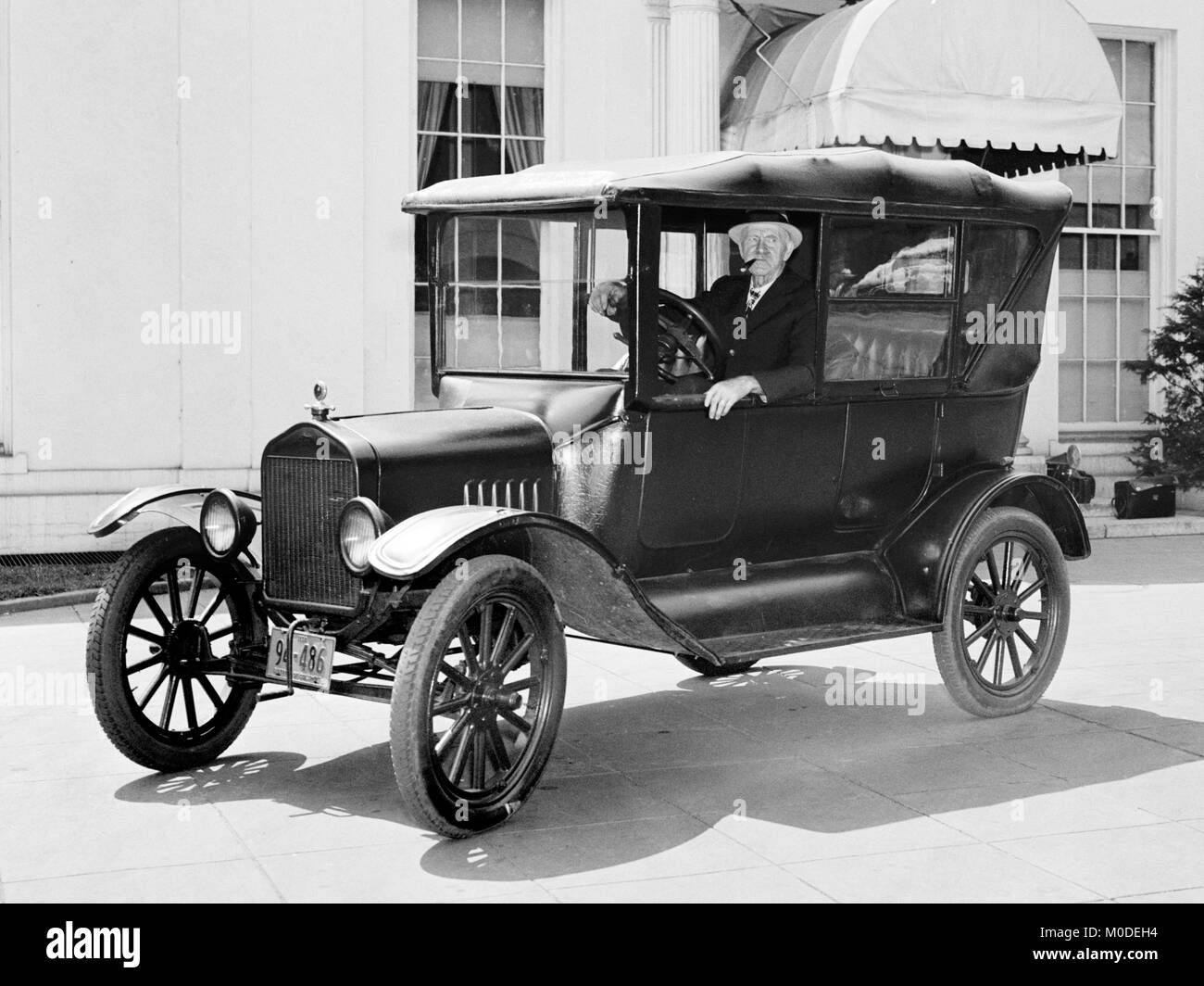 1921 Model T Ford photographed in 1938 by Harris and Ewing in front of the White House Executive Offices in Washington DC Stock Photo