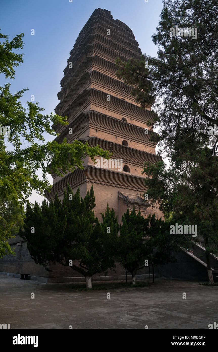 The Tang Dynasty Little Wild Goose Pagoda in Xi’an, Shaanxi Province, China. Built to house Buddhist scriptures brought from India by pilgrims. Stock Photo