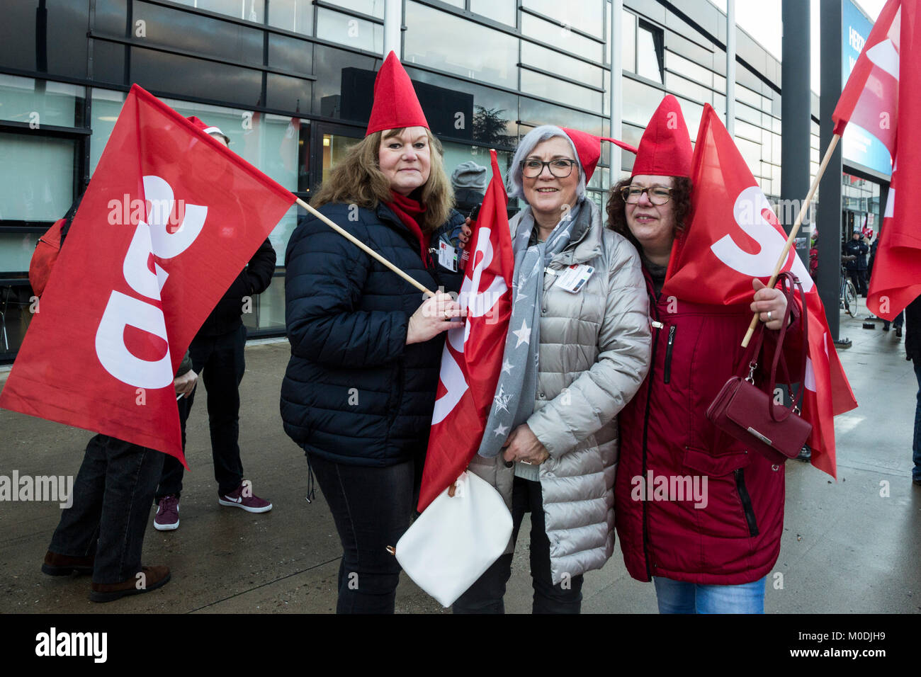 Bonn, Germany. 21 January 2018. Party members outside the convention centre protesting against a possible grand coalition. SPD extraordinary party convention at World Conference Center Bonn to discuss and approve options to enter into a grand coalition with Angela Merkel's CDU, Christian Democrats, before asking SPD members for approval. Stock Photo