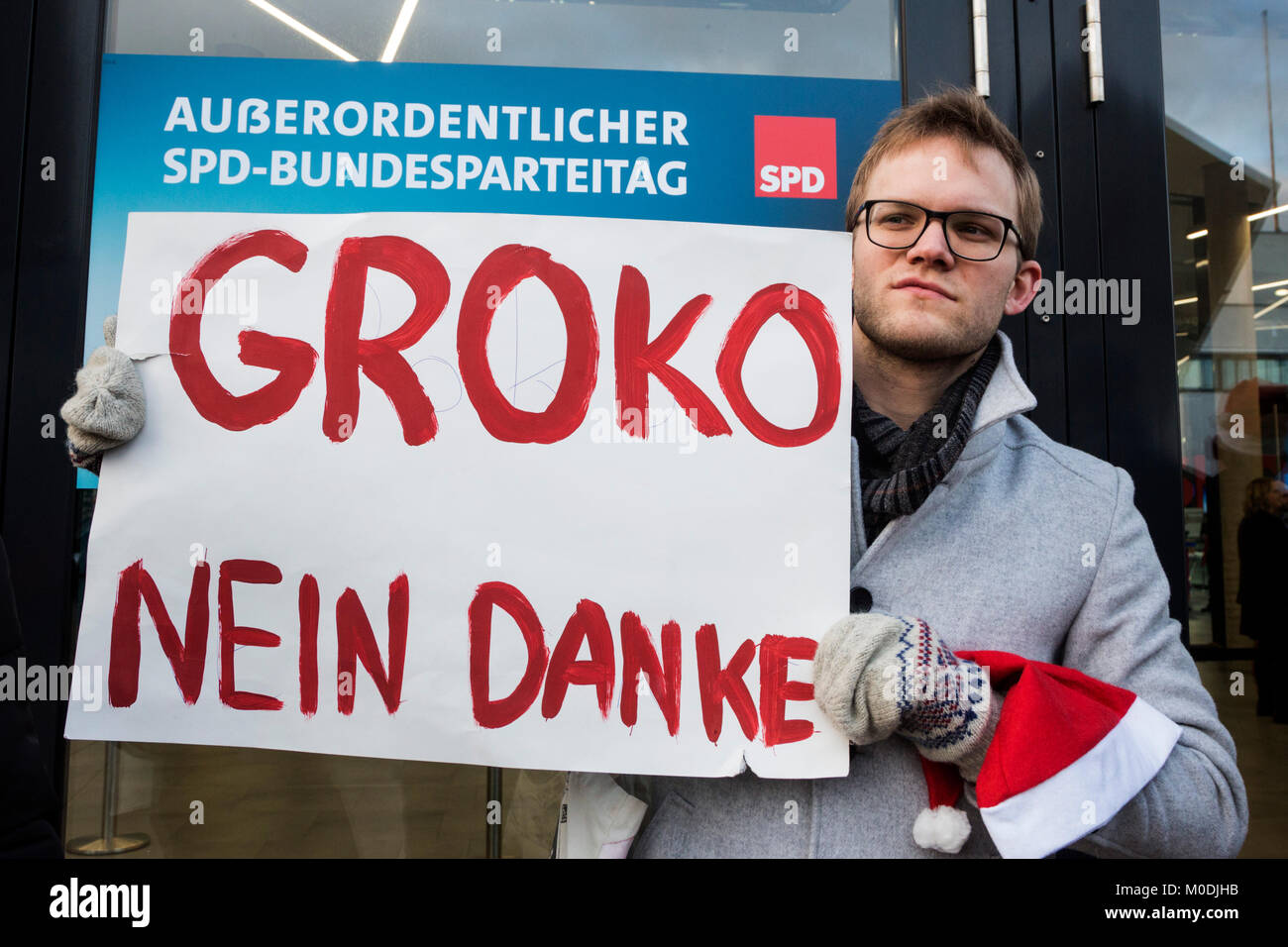 Bonn, Germany. 21 January 2018. Members of the SPD youth organisation Jusos (Young Socialists) protest against a grand coalition outside the event venue. Sign Groko No Thanks. SPD extraordinary party convention at World Conference Center Bonn to discuss and approve options to enter into a grand coalition with Angela Merkel's CDU, Christian Democrats, before asking SPD members for approval. Stock Photo