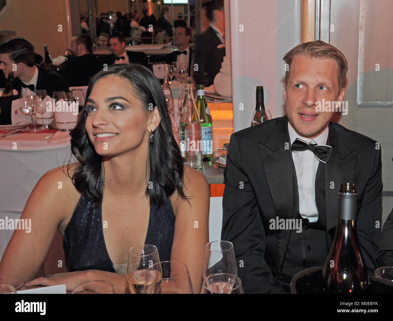 Amira Pocher - EMSEKFLOL.COM